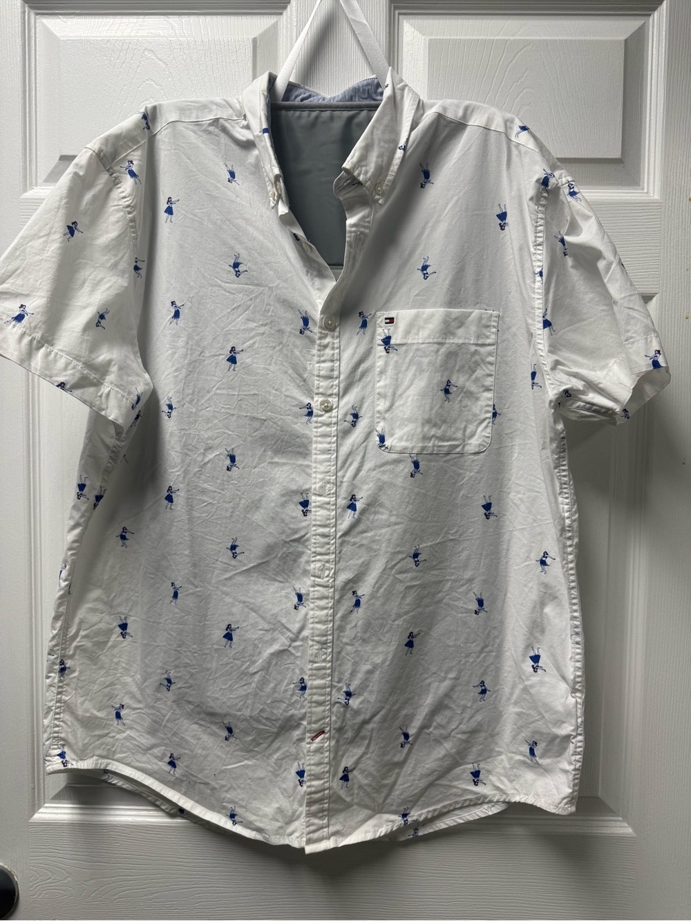 Tommy Hilfiger White Short-Sleeve Button-Down with Blue Golf Motif